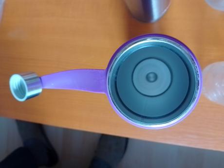 Rôzne fľaše na pitie,