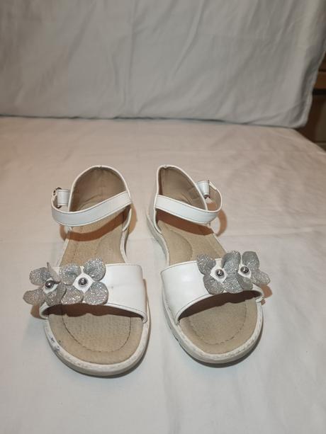 Biele sandále, 30