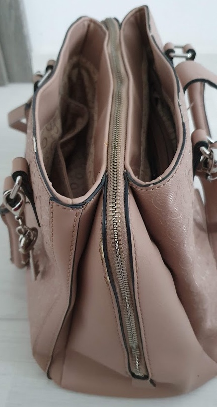 Kabelka guess, guess