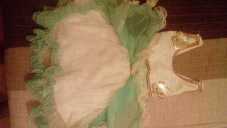 Spolocenske saty s volanmi, 86