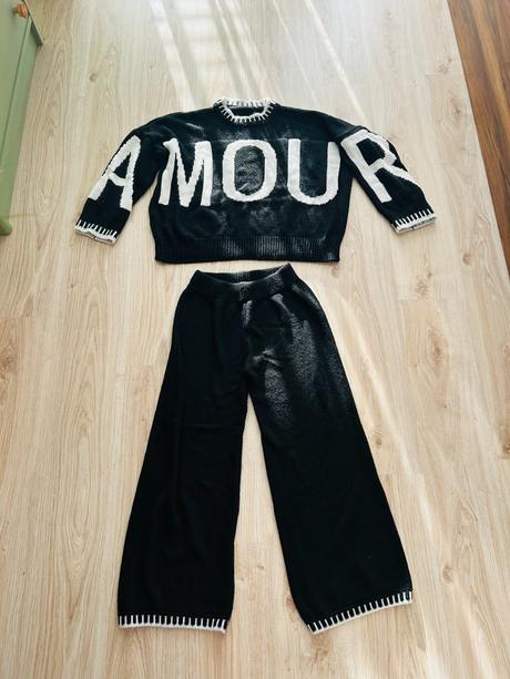 Krásny pletený komplet značky green apple, 