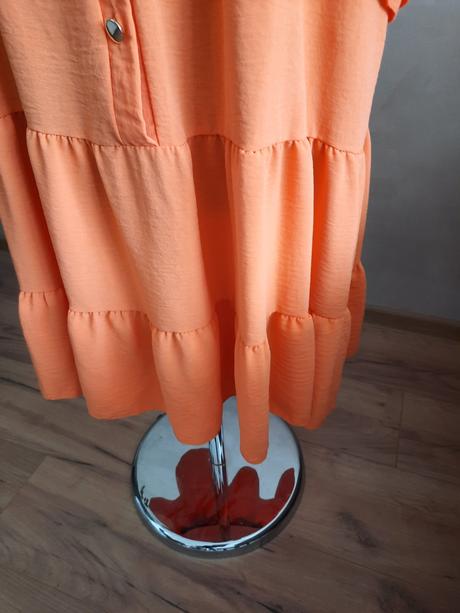 Šaty z padaveho materiálu, 