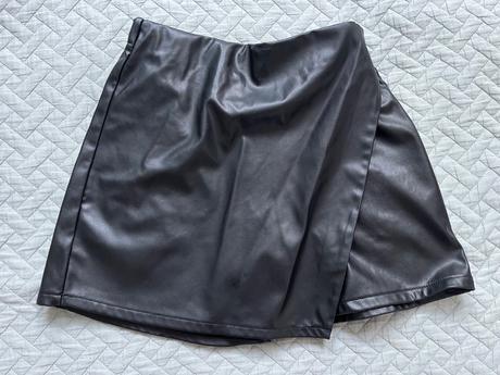 Dievcenske kozene sortko sukna, zara,140