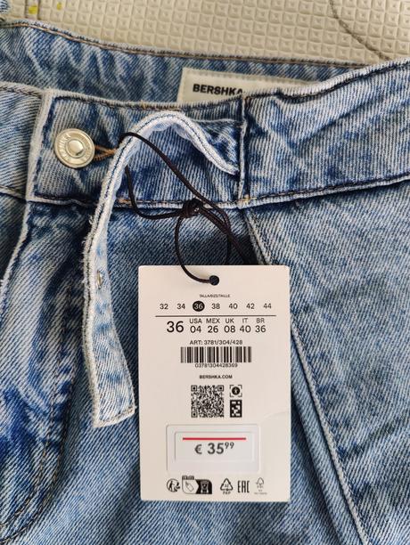 Džínsy so stočeným efektom a záhybmi, bershka,36