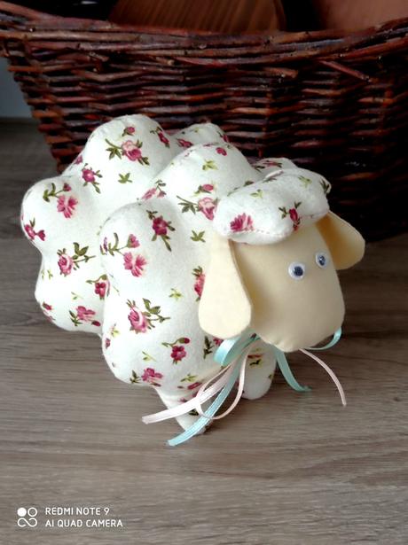 Roztomilá provance vidiecka ovečka super stav, 