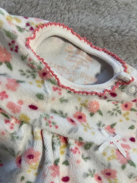 Velurove dupackove pyzamko s kvetmi, f&f,62