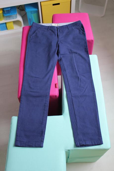 Zaujimave modre elegantno-sportove nohavice, s