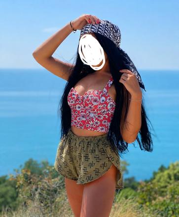 Crop top s kvetmi, bershka,s