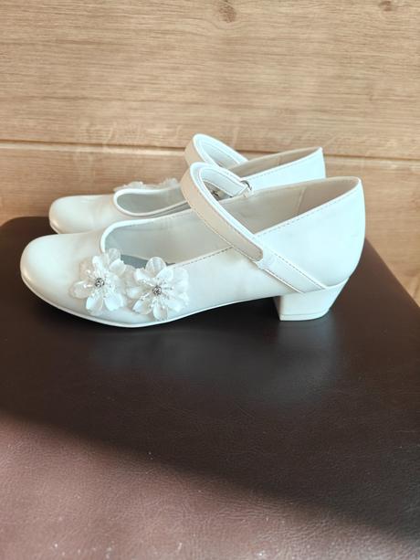 Šaty na 1. sv. prijímanie, 134