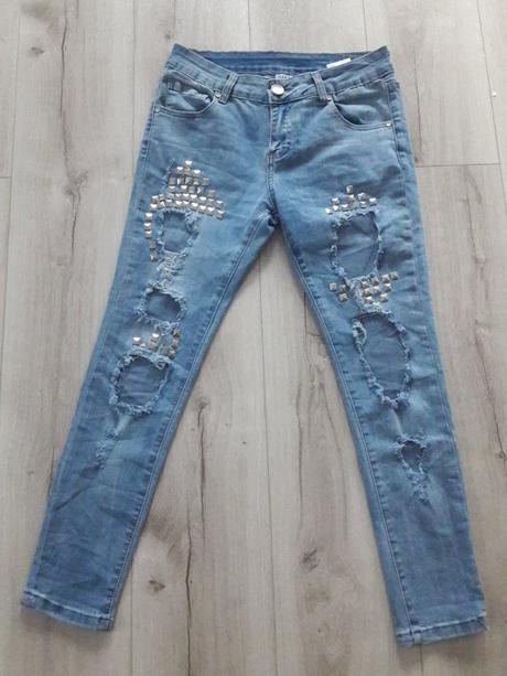 Potrhané štýlové rifle, m