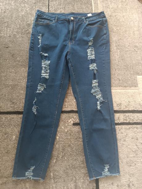 Strečove trhane dzinsy, 4xl