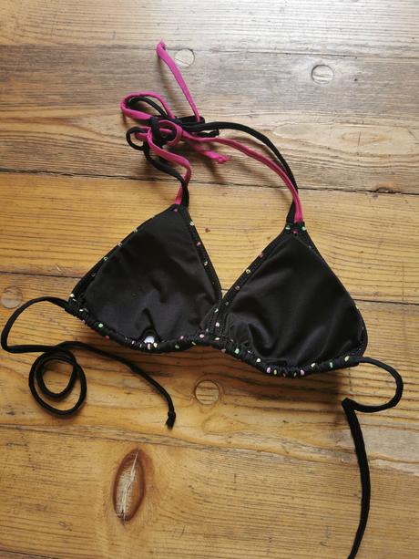 Plavkova podprsenka, 152