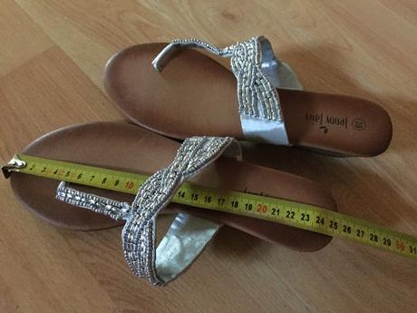 Krásne šľapky so striebornou aplikáciou, 39