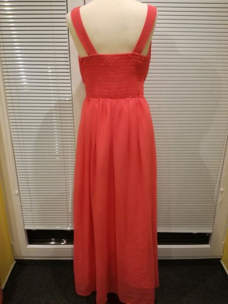 Krásne spoločenské dlhé šaty, 38