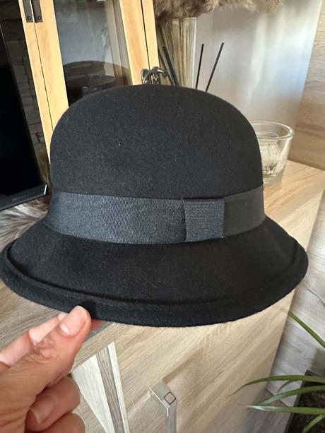 Dámsky čierny klobúk zn h&m v 56, h&m,56