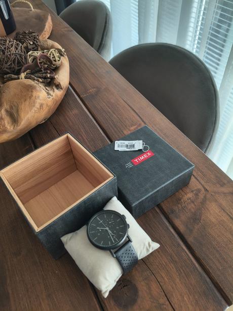 Timex kožené kvalitné hodinky,