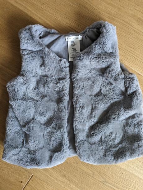 Kožušinová vesta, 92