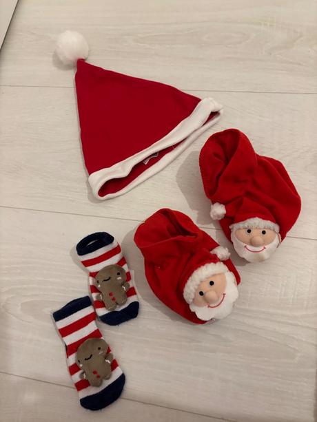 Mikulášska čiapka, ponožky, papučky, 62