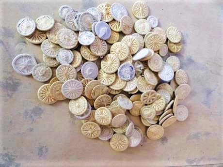 Nitené bavlnené gombíky, 