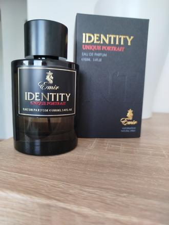 Paris corner identity unique portrait, 