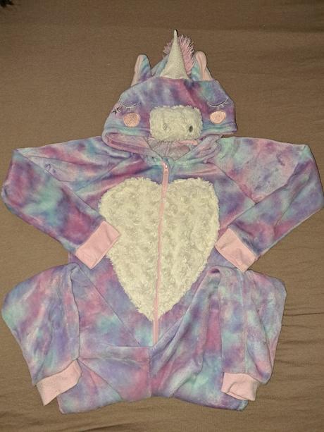 Overal jednorožec, 128