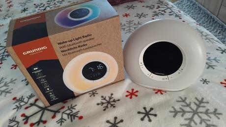 Hodiny s budíkom a s rádiom grundig, 