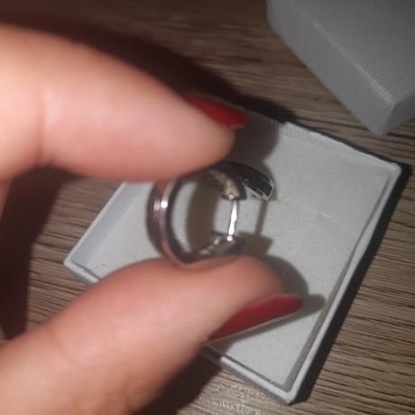 Strieborne nausnice,