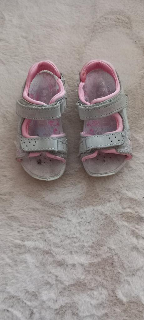 Sandálky, 25