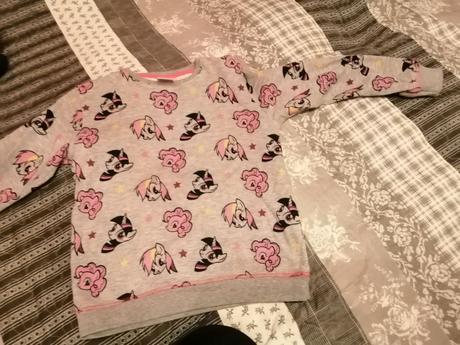 Mikinka, reserved,122