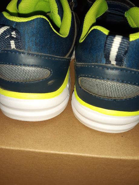 Tenisky malo nosene, baťa,34