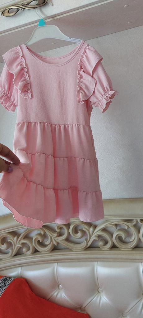 Vzdušné volanové šaty, 104