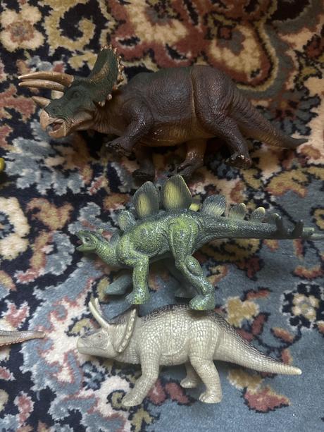 Dinosaurus, zabka, zralok rozne, 