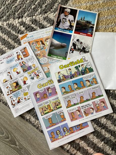 Mix anglických časopisov a mapa, 