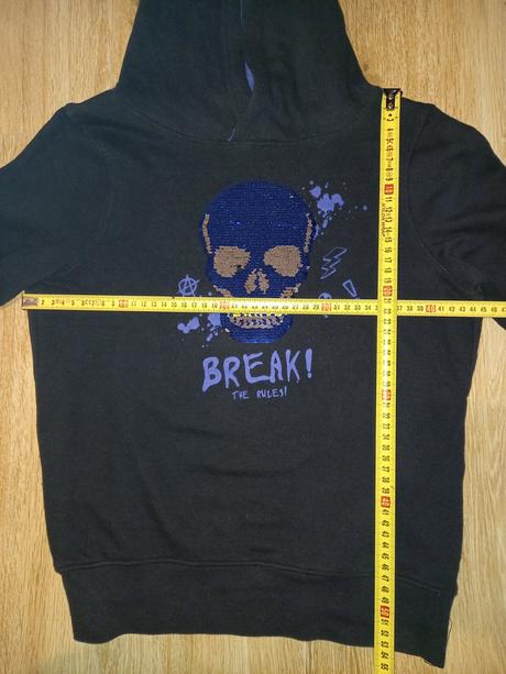 Mikina s lebkou, 134