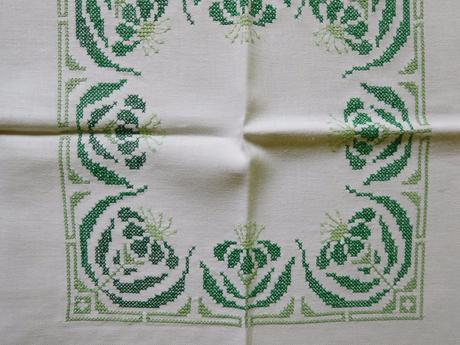 Ručne vyšívaný obrus-123x136cm,, 