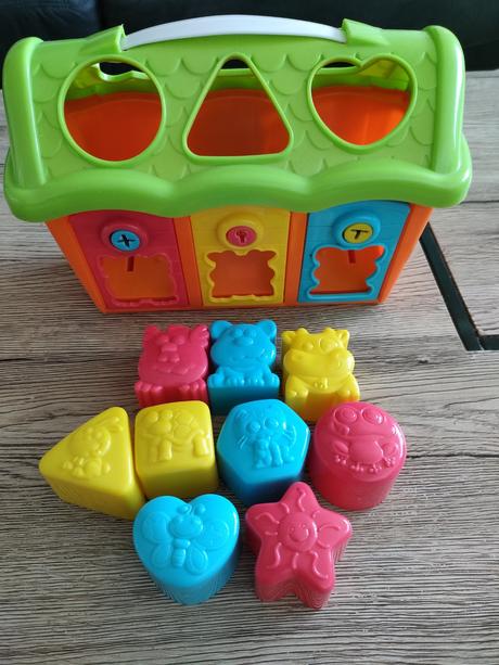 Edukacny domcek s klucmi,