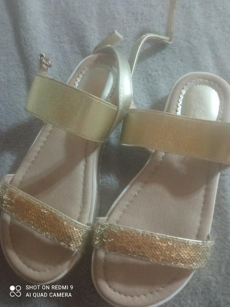 Sandálky, 32