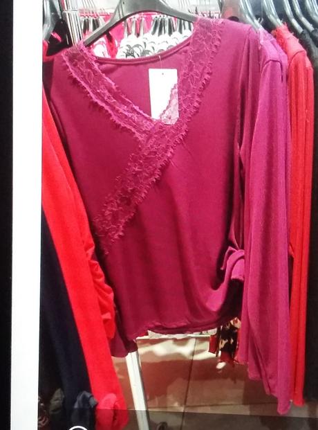 Nové tričko s krajkou uni vrubkované s visačkou, 