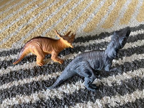 Dinosaury väčší 22cm, 