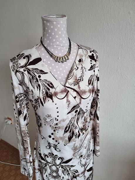 Bielo-hnedé elastické šaty chillytime veľ. 40, 40