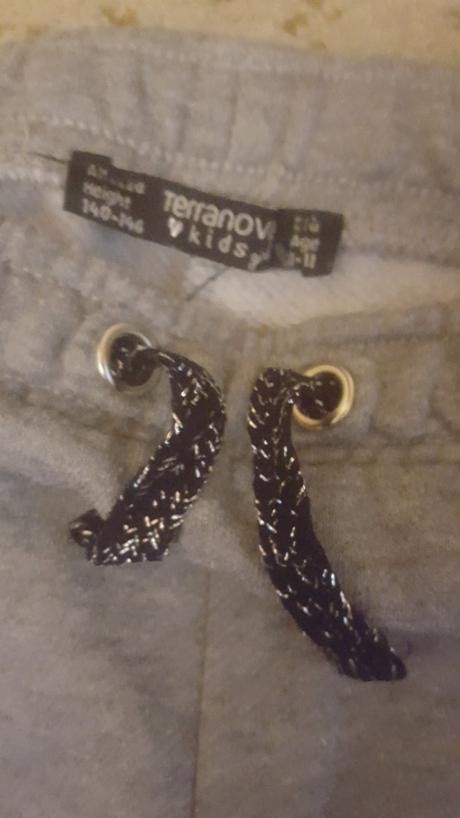 Zachovalé tepláčky, terranova,140