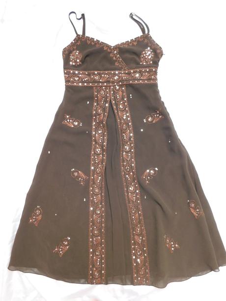 Velmi pekne šaty, 34