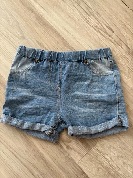 Šortky, f&f,104