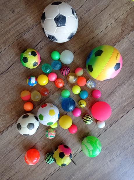 30ks predmety a hracky na posilnovanie dlani a rúk,