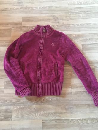 Krasna chlpatka párkrát oblečená, xs