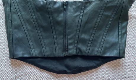 Čierny korzetový koženkový crop top, amisu, xs/34, amisu,xs