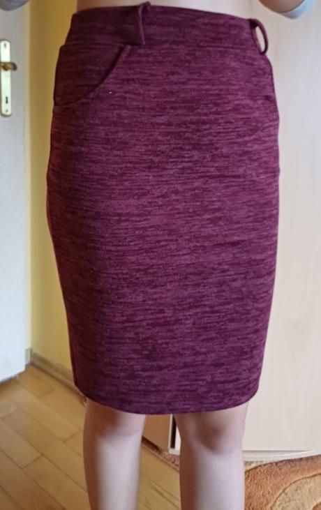 Bordová elastická sukňa (inz.č.100), 36