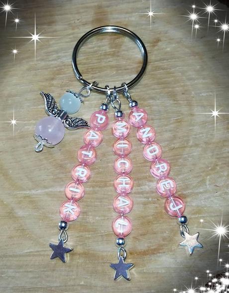 Kľúčenky s menami anjelikom z minerálov a korálok, 