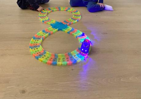 Skladacia dráha s autom, 