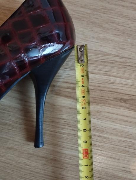 Topánky s kabelkou, 38